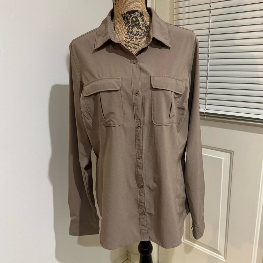 Columbia taupe Sun Protection long sleeve bottom down, ventilated shirt size XL